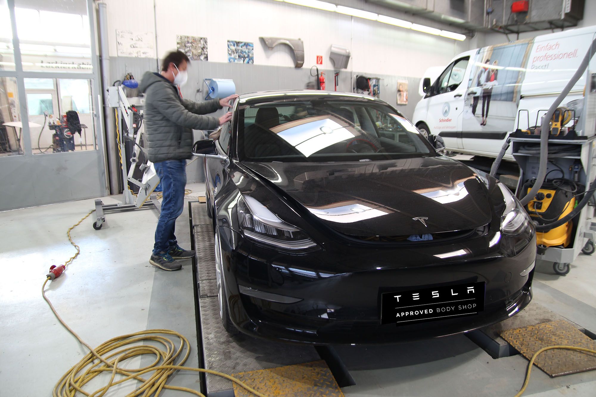 spenglerei-lackiererei-tesla-body-shop-bei-innsbruck